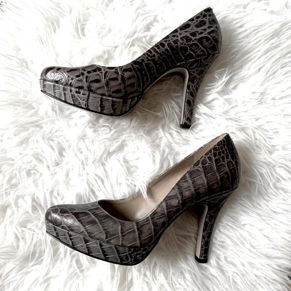 SOLD !! NEW gray croc leather platform heel NEW! Crocodile embossed Size 10 - Picture 1 of 9